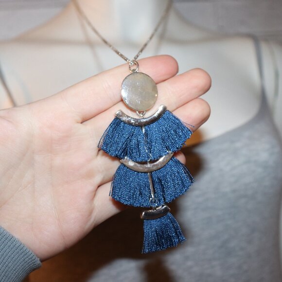 Stunning silver and blue tassel statement necklace 36" - Picture 2 of 4